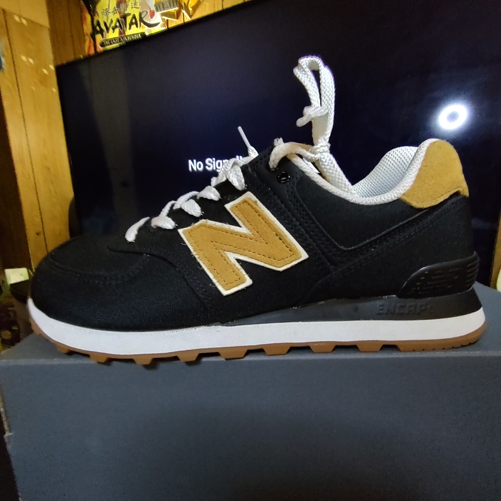 New Balance Black and Tan Classic Sneaker - Picture 2 of 4